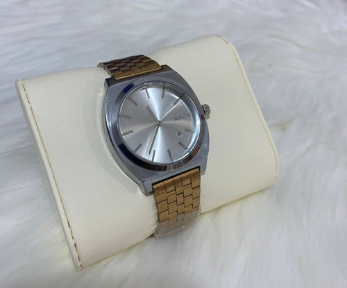 Best Nixon time teller