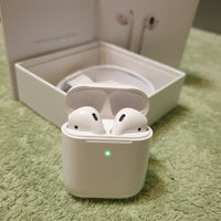 Apple AirPods with Wireless Charging Case